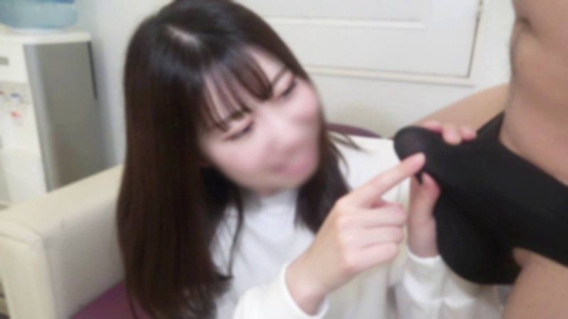 【豪華四發射！】膚色蒼白身材高挑美麗。向日無光的業務助理女孩看到硬梆梆的陰莖後，反應過於淫蕩，不停地內射！