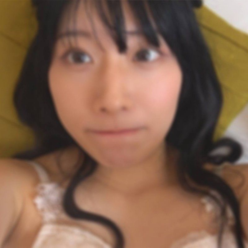 「…自慰停不下來了…想像著被內射…所以希望你能在裡面射很多♡」如此懇求內射的超可愛年輕妻子,對她多次大量內射。