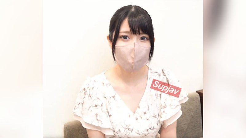 純真的黑髮女大學生接受粘性性教育，用大雞巴和高速活塞一次又一次達到高潮，但男人的攻擊卻沒有停止